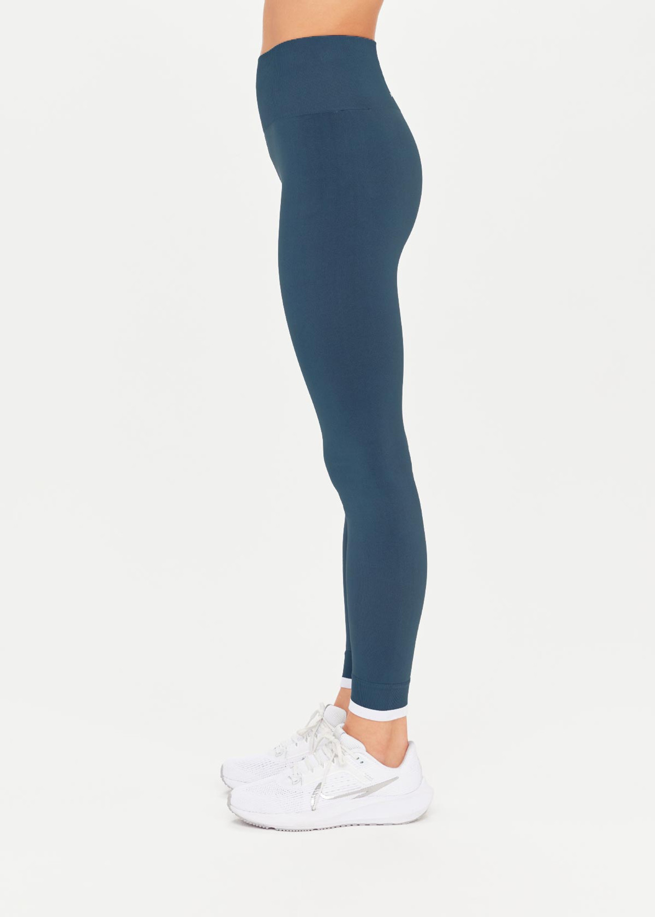 Form Seamless 25IN Midi Pant - Image 3